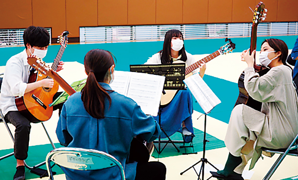 千葉大学ギタークラブが活動する様子の写真